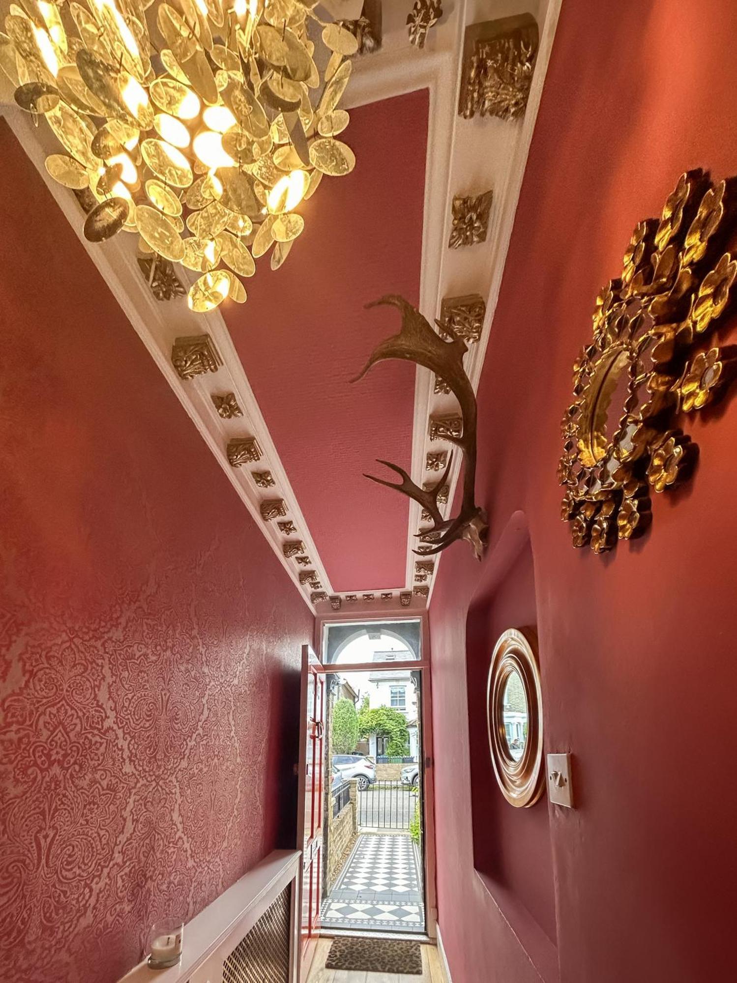 The Crown Loft Ensuite Luxury Accomodation キングストン・アポン・テムズ エクステリア 写真